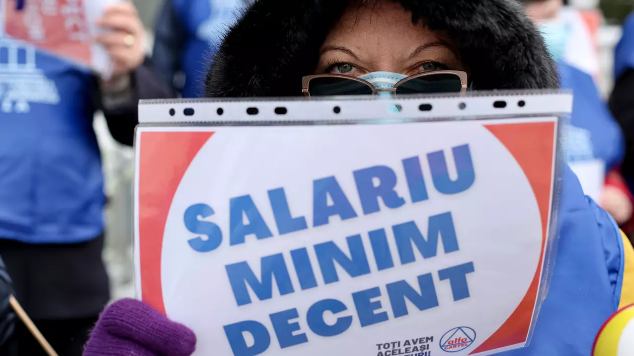 Cât era salariul minim pe economie în România acum 20 de ani și cum a evoluat valoarea sa