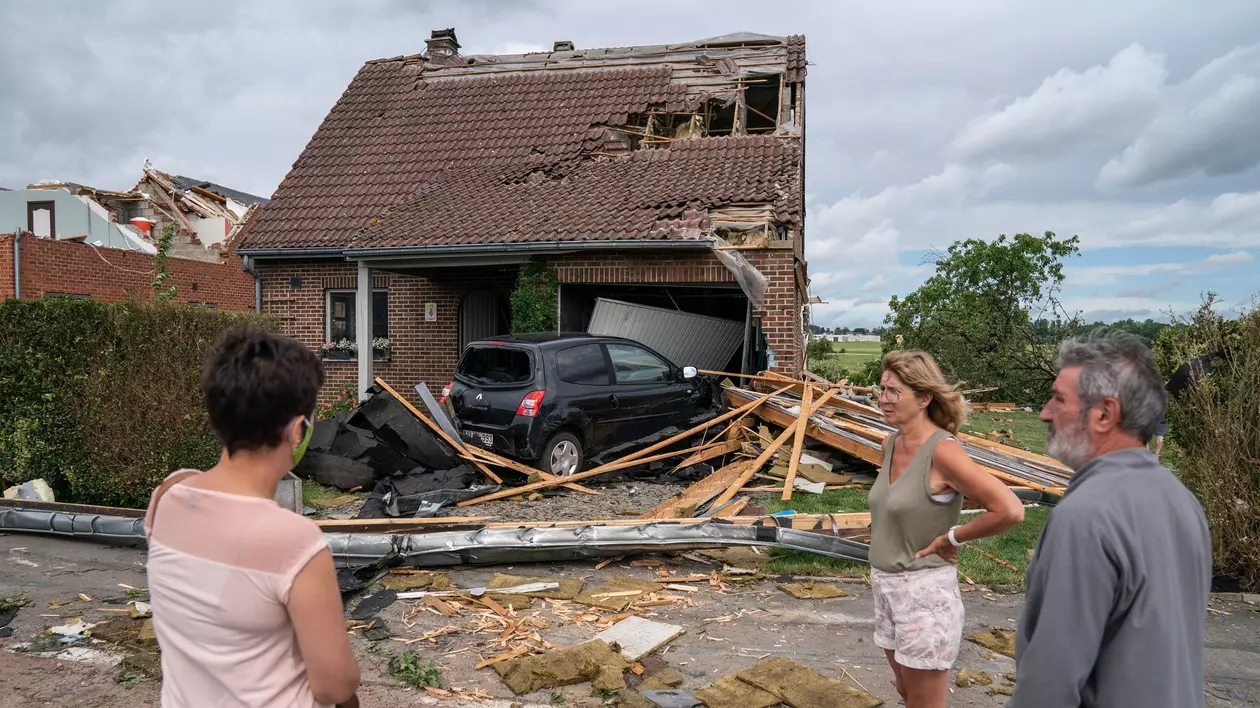 O tornadă a făcut ravagii în Belgia: 17 oameni au fost răniți și mai multe clădiri, avariate