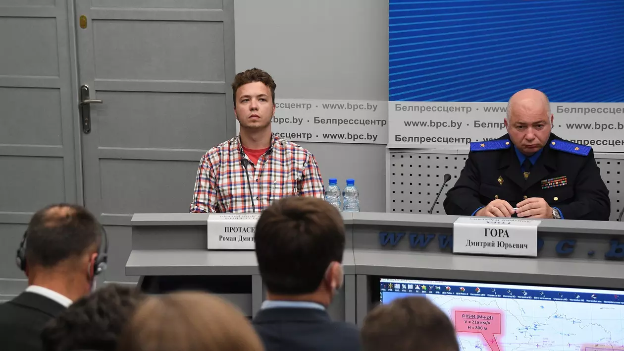 Roman Protasevici, scos la o conferință de presă de autoritățile din Belarus: „Nimeni nu m-a bătut”