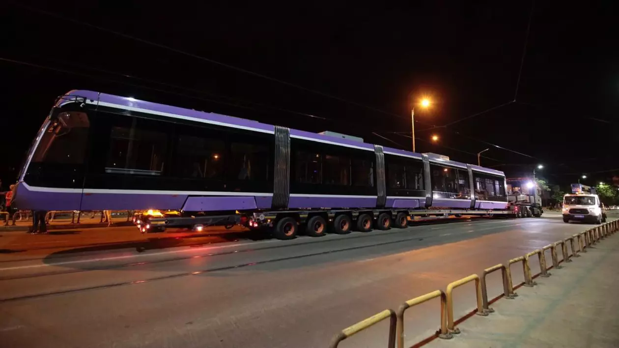 Timișoara își înnoiește parcul de tramvaie, după jumătate de secol. Ce au special noile garnituri