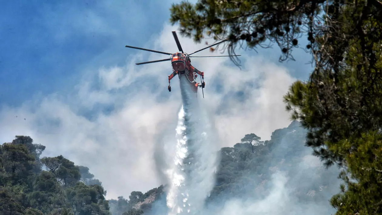 Atenționare de călătorie în Grecia pentru risc ridicat de incendii. Care sunt zonele afectate