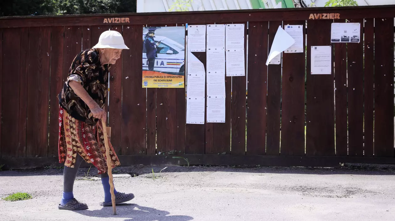 Reportaj. Caravana vaccinării a pornit săptămâna asta prin satele din judeţul Braşov. Bătălia pentru Augustin