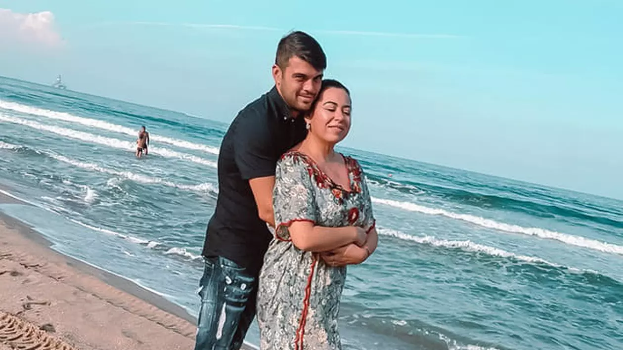 Marius Elisei, dezbrăcat lângă Oana Roman în dormitor. „Du-te în dressing!”. Imaginile au stârnit numeroase reacții
