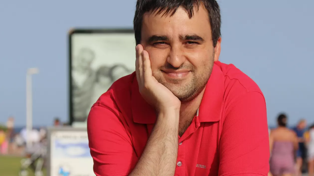 Un român stabilit de 20 de ani în Finlanda îi învață programare pe copiii de acasă. „Vreau ca la 18 ani ei să-și poată găsi o slujbă”