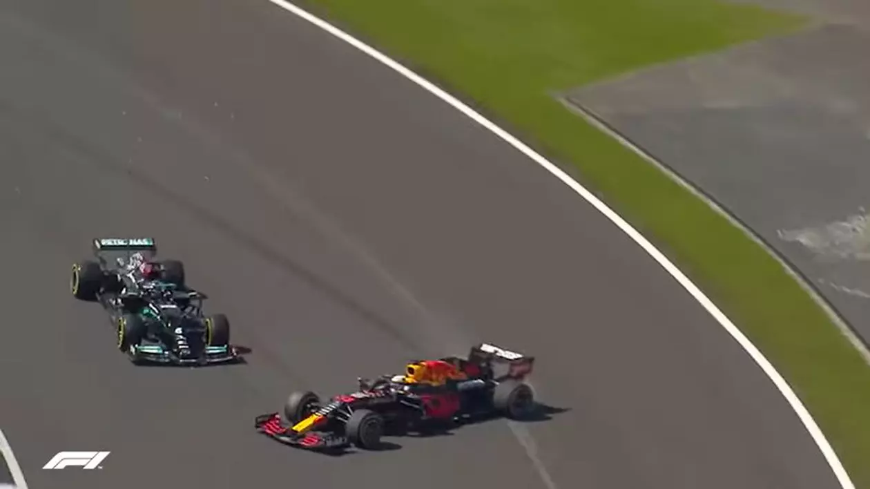 Accident în Formula 1 între Max Verstappen și Lewis Hamilton