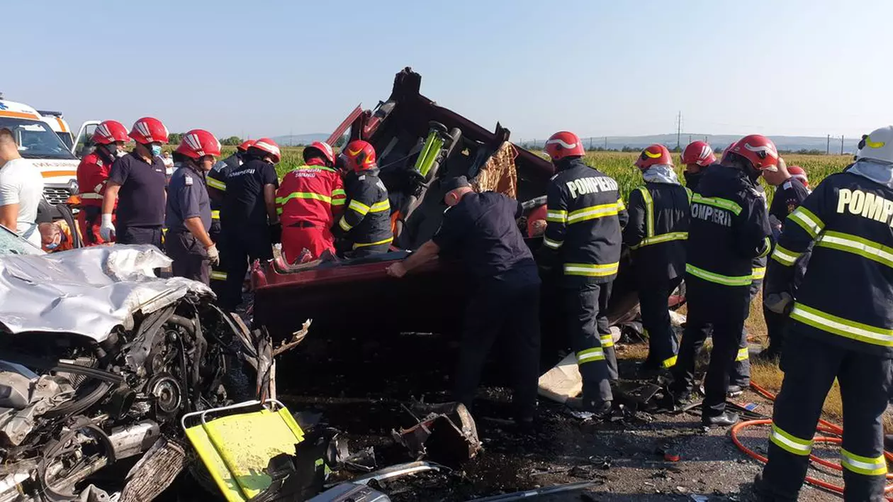 Accident cumplit pe DN 2, în județul Bacău: 7 morți, între care și doi copii. Unul dintre răniți, transportat la București