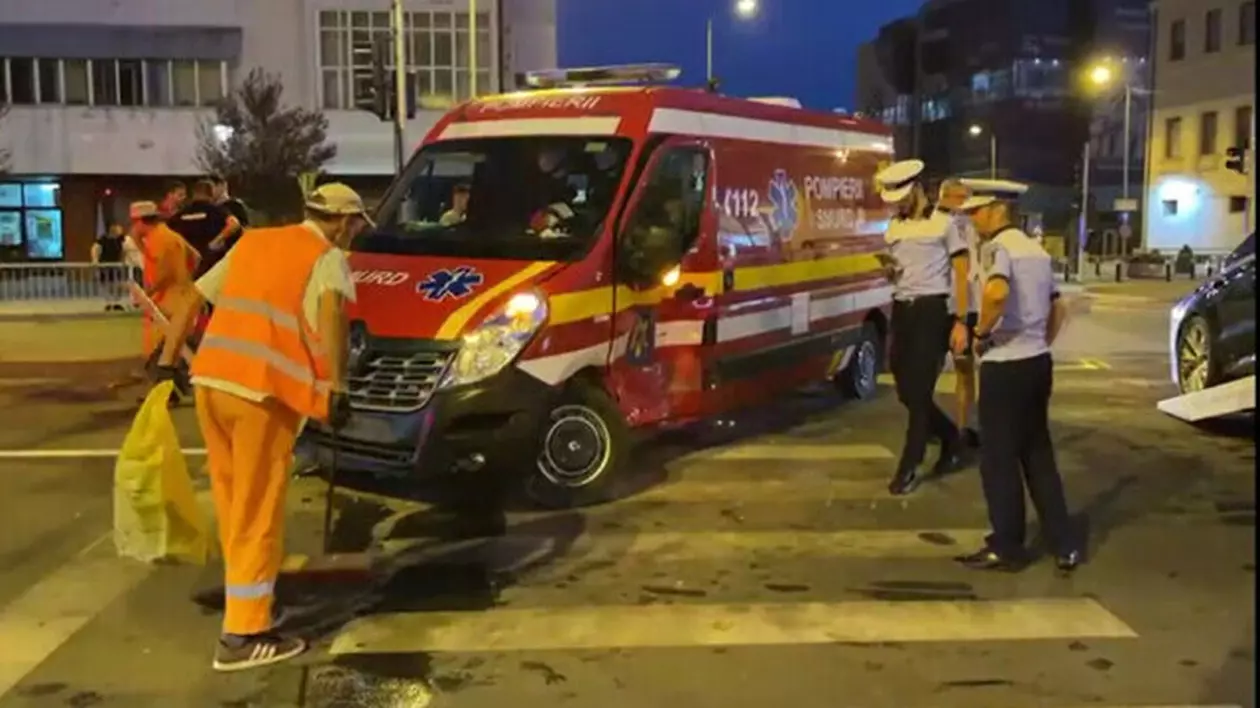 Autospecială de pompieri, implicată în accident, în Craiova. Dosar penal pentru șoferul vinovat