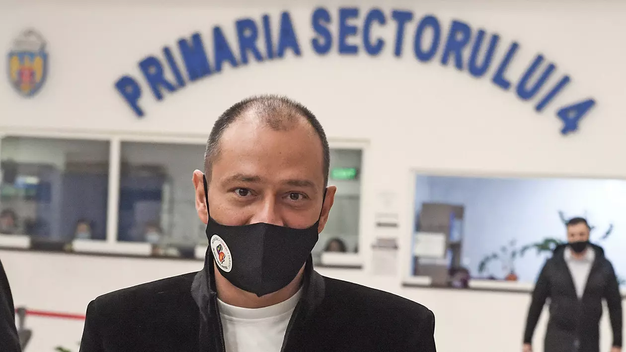 ﻿Un primar din București îi cere unui judecător să oblige o companie de presă să nu mai publice nimic despre el