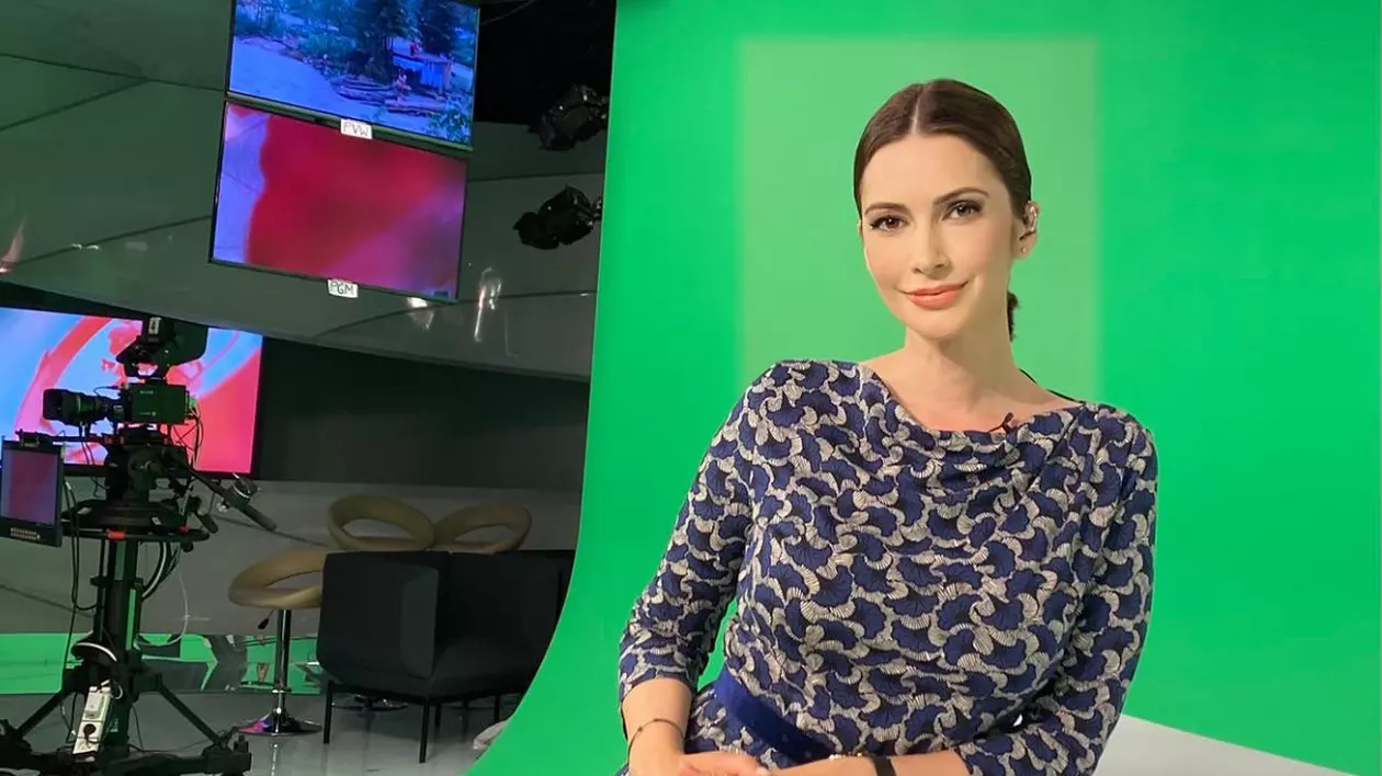 Cum a fost surprinsă Andreea Berecleanu în Gara de Nord, în București. Prezentatoarea călătorește cu trenul