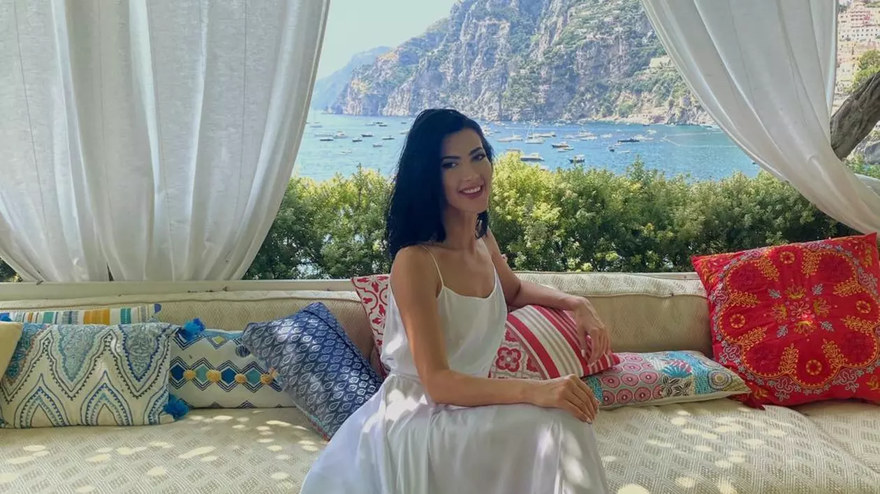 Cum a apărut iubita lui Bobby Păunescu pe străzile din Italia. Andreea Ilie știe cum să atragă atenția