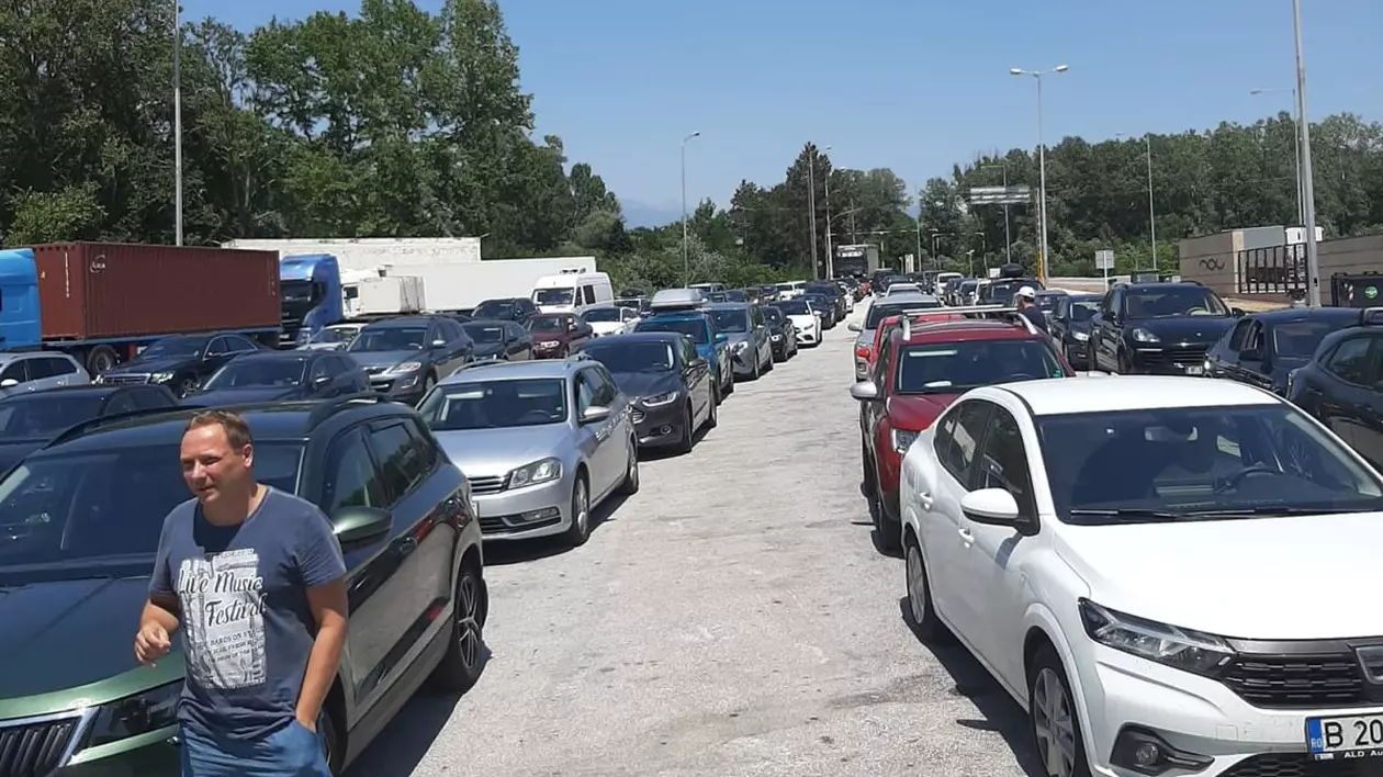 Cozi la ieșirea din Grecia. Mulți români și-au scurtat vacanța pentru a evita carantina