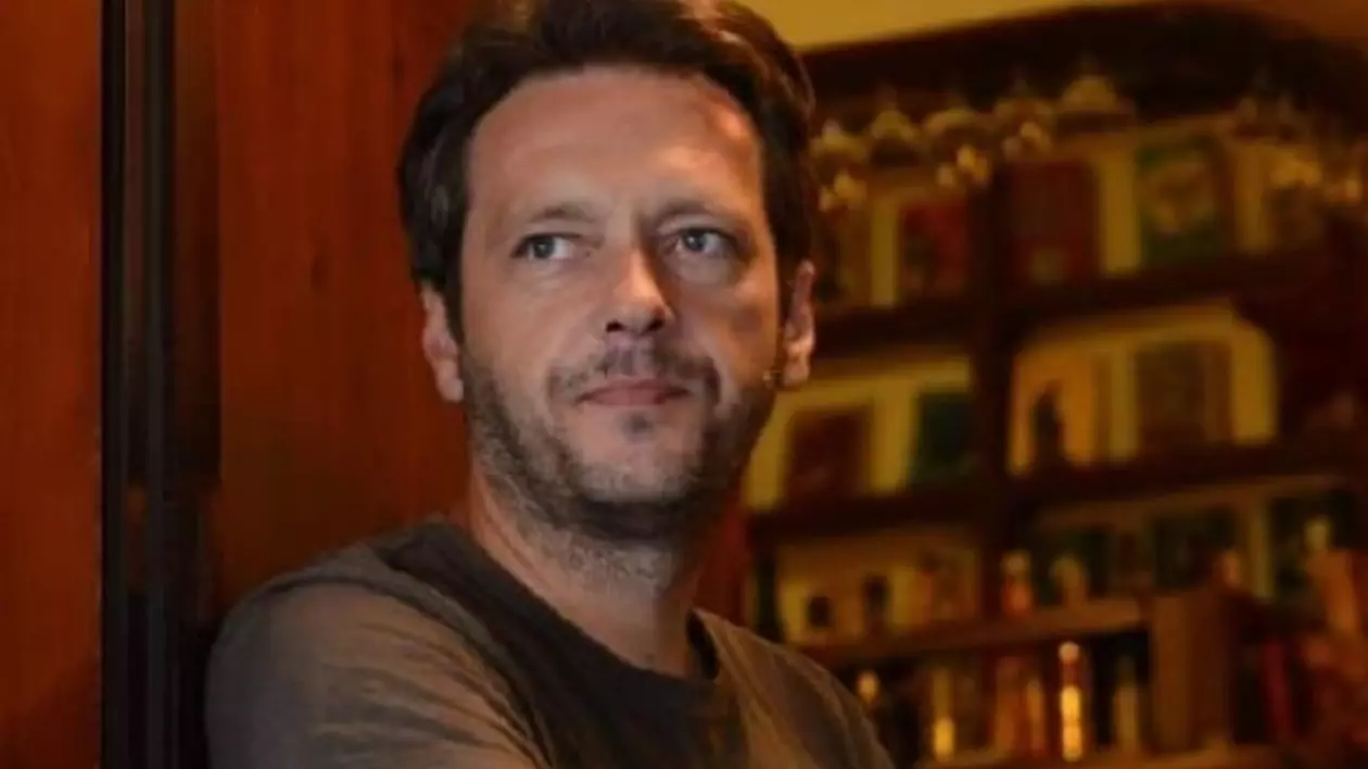 Experiența unui scriitor ale cărui texte au ajuns în manualele de română, devenit profesor de filosofie. Fotbal cu Platon și Aristotel în atac