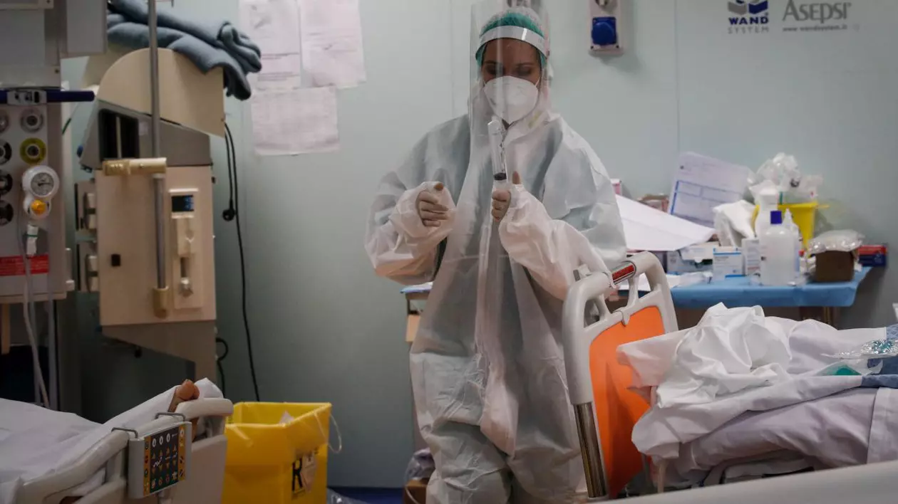 INSP: 262 de infectări și 14 decese cu tulpina Delta în România