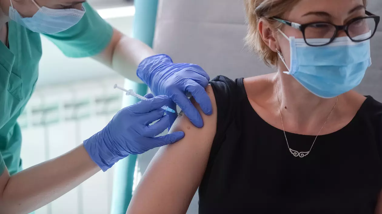 Numărul de vaccinări anti-COVID-19 va crește din cauza răspândirii variantei Delta, anunță Valeriu Gheorghiță