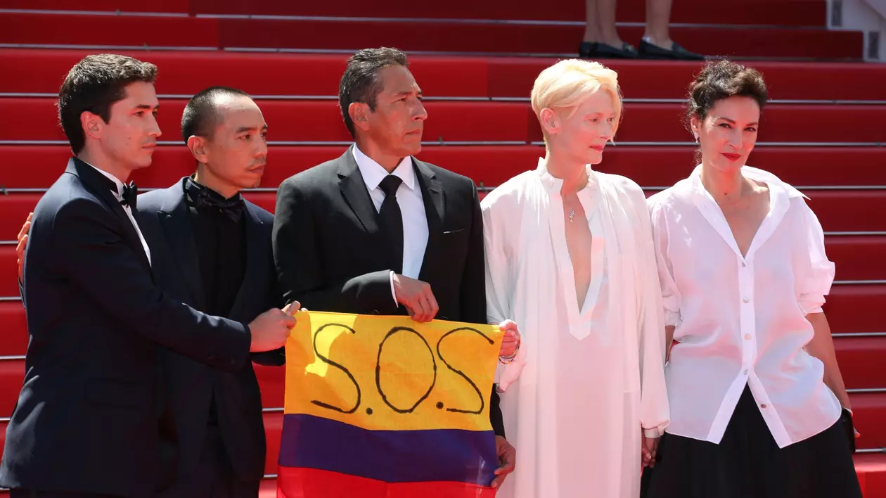 Corespondență de la Cannes. Un colet suspect a dat fiori pe covorul roșu în ziua prezentării noului film cu Tilda Swinton în jungla columbiană