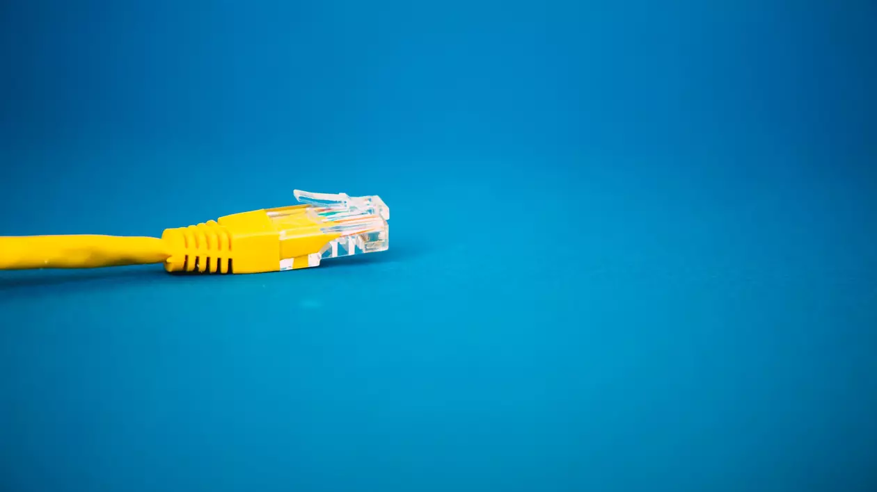 (Publicitate)  Cum este mai bine să conectăm smart tv-ul la internet: prin cablu sau wi-fi?