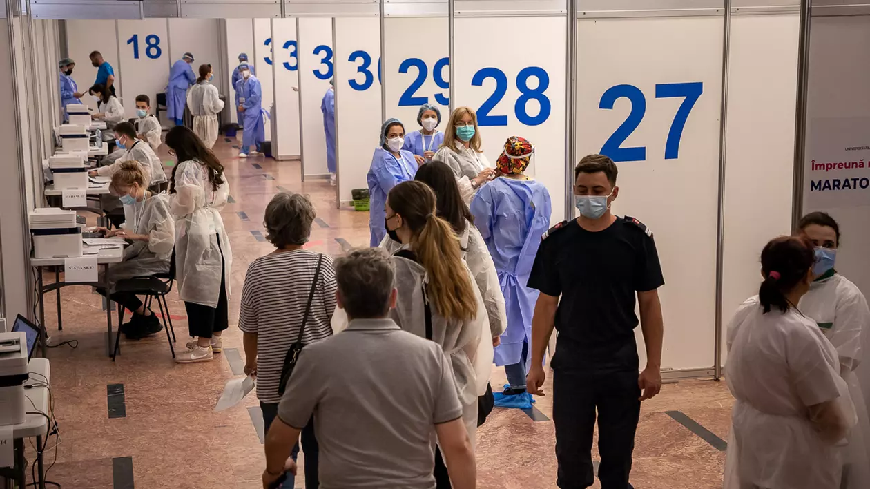Ce spun șapte medici români despre vaccinarea obligatorie a personalului din sănătate, așa cum se întâmplă deja în alte țări