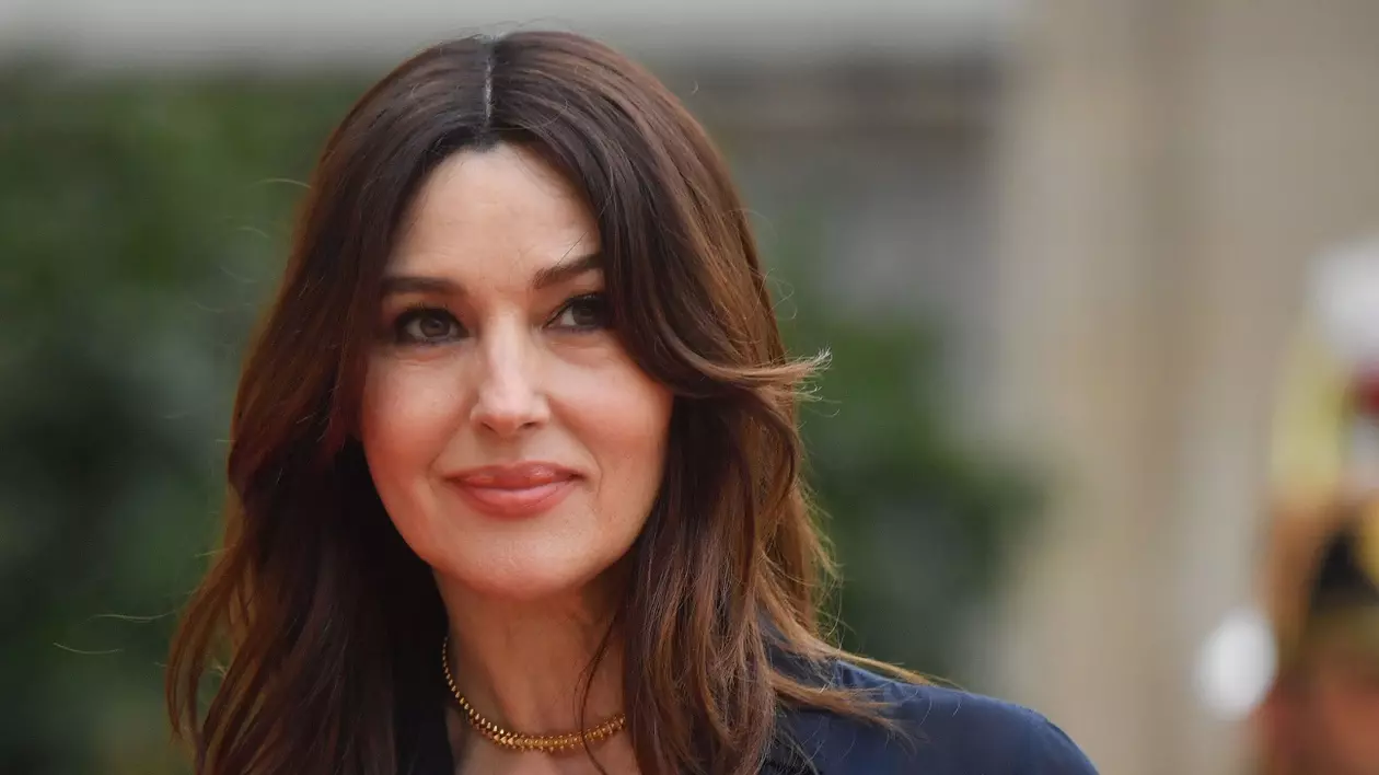 Monica Bellucci și fiica sa cea mare, pe coperta revistei Vogue Italia. Deva Cassel are 16 ani