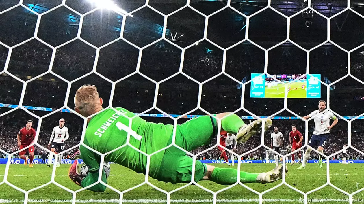 Federația engleză, amendată cu 30.000 de euro pentru incidentele de la semifinala EURO 2020 cu Danemarca