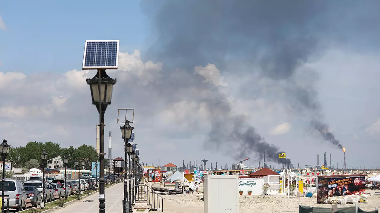 Explozie Petromidia: foto: INQUAM/Costin_Dinca