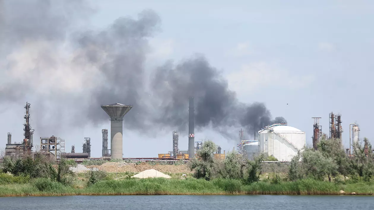 Garda de Mediu Constanța, după incendiul de la Petromidia: „Nu e necesară evacuarea populației”