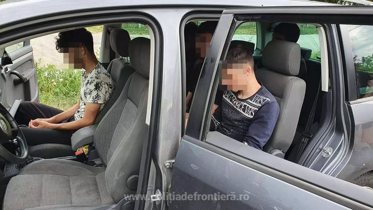 Doi români au fost prinși în fragrant în timp ce introduceau ilegal 8 migranți în țară