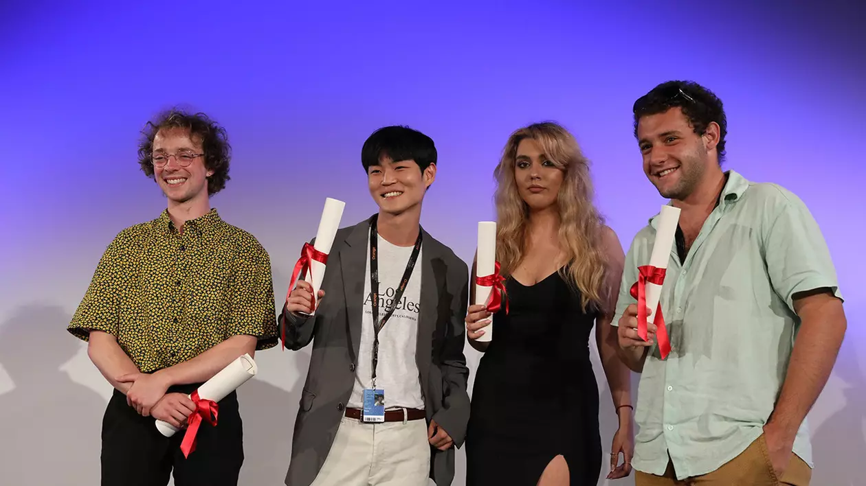 Premiu la Cannes pentru scurtmetrajul românesc „Prin oraș circulă scurte povești de dragoste”