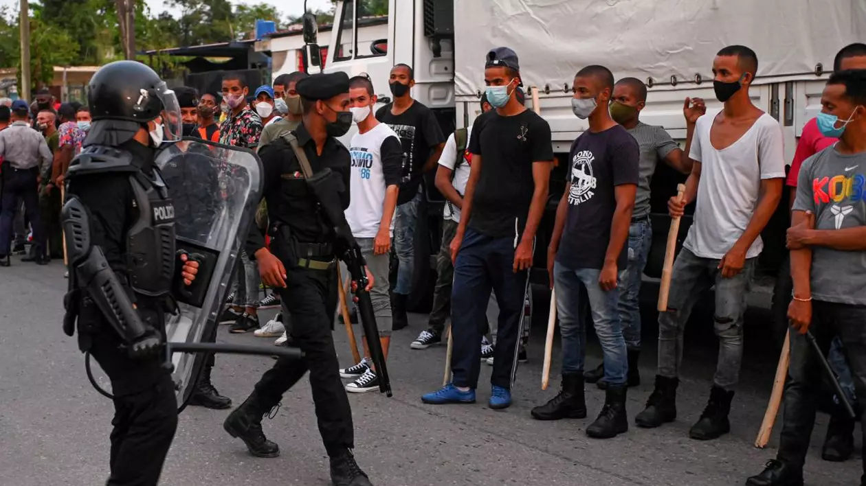 Peste 140 de oameni au fost arestați sau dați dispăruți, în urma protestelor masive din Cuba