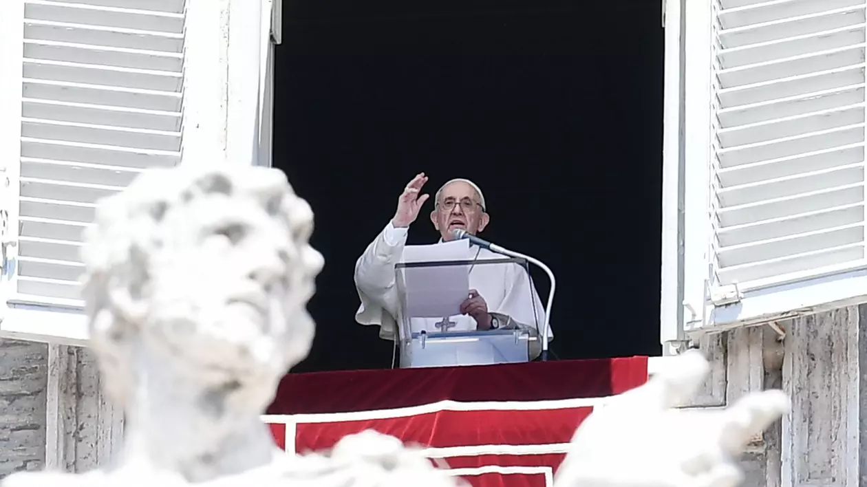 Papa Francisc, după ieșirea din spital, se declară „solidar” cu ţările europene afectate de inundaţii