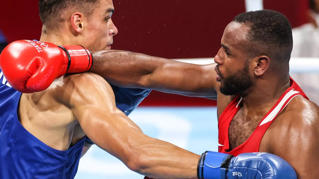 Un boxer din Maroc a încercat să-și muște adversarul de ureche. „Din fericire, purta proteză”