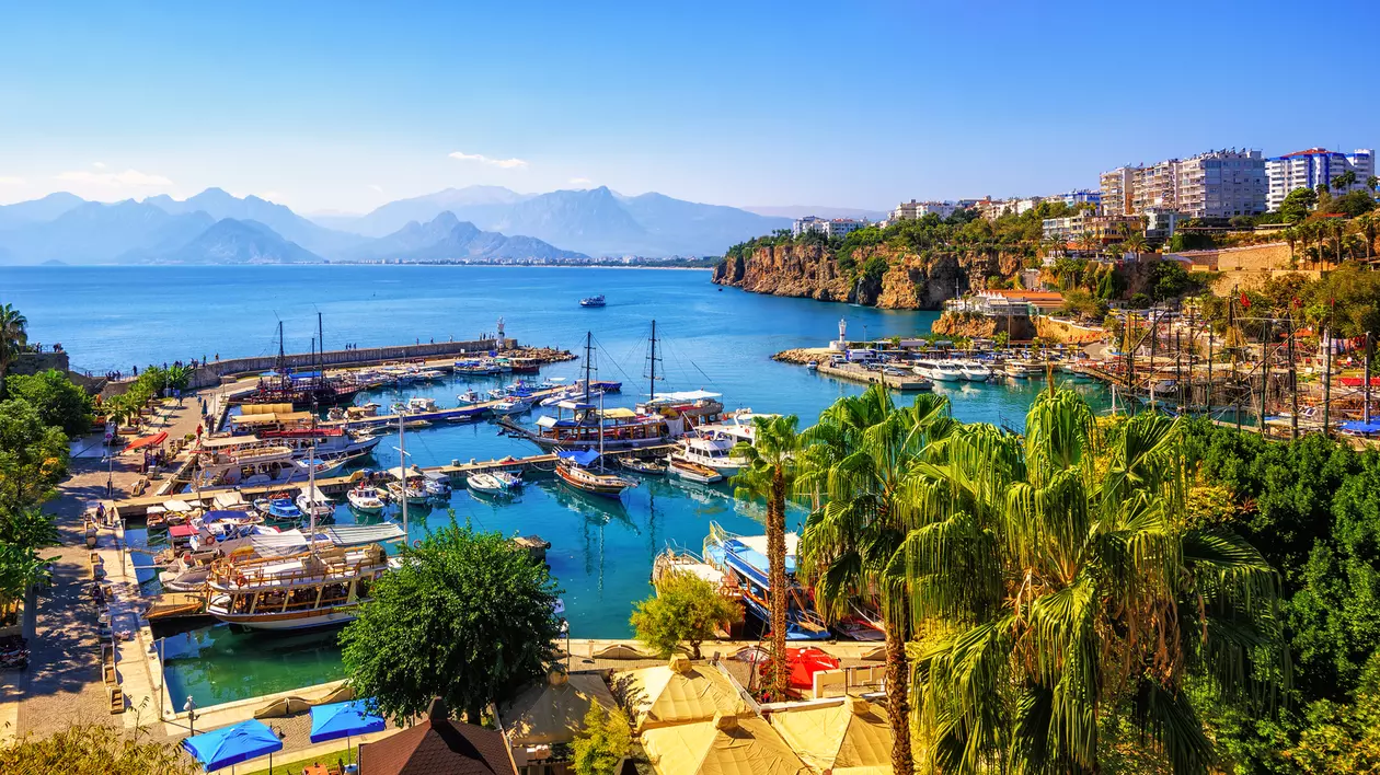 (Publicitate) 7 atracții turistice din Antalya pe care nu trebuie să le ratezi!