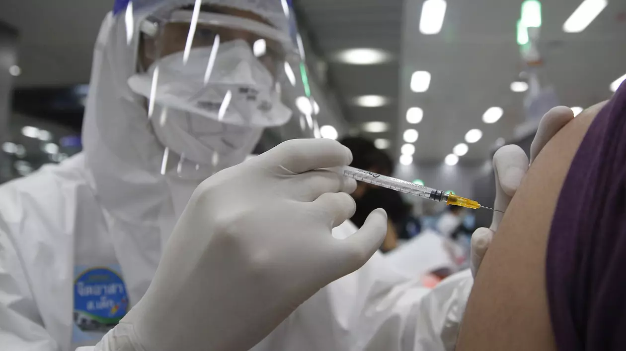 20 de grupuri de savanți lucrează la un vaccin împotriva mai multor tipuri de coronavirus. În cât timp ar putea fi gata serul