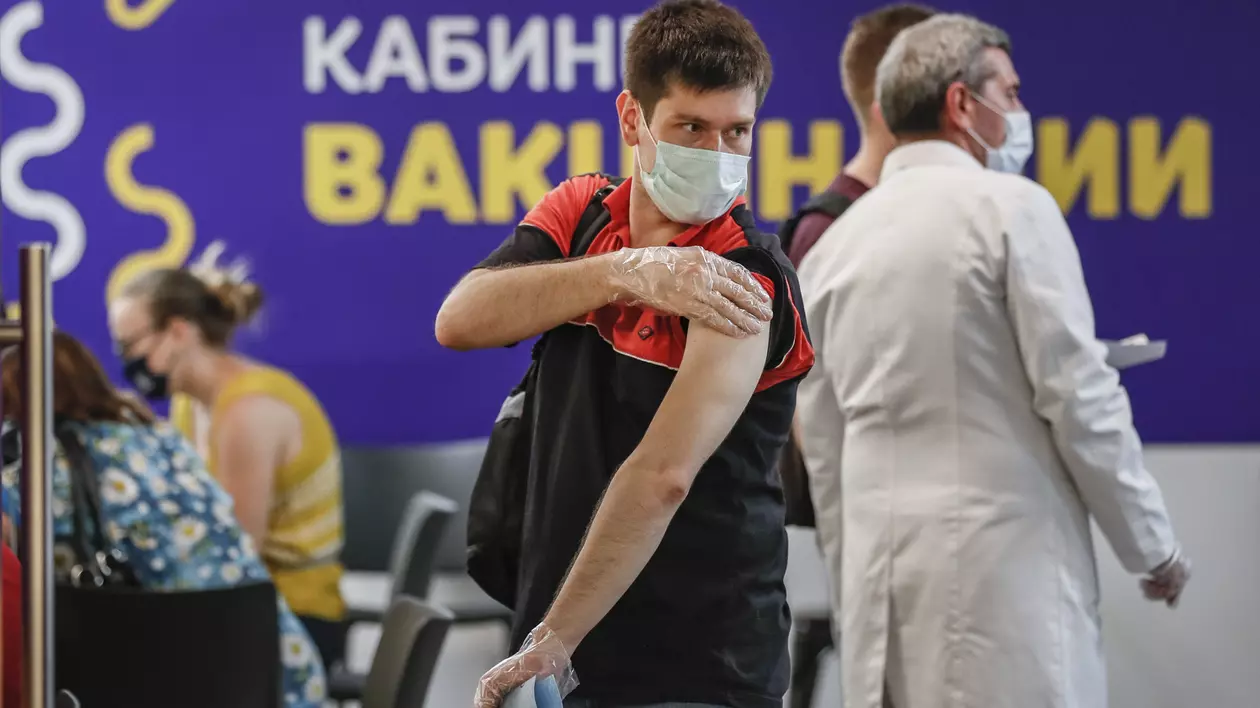 Moscova începe administrarea celei de-a treia doze de vaccin, în încercarea de a stopa valul de îmbolnăviri cu varianta Delta