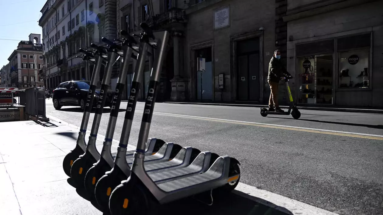 Închirierea trotinetelor electrice, interzisă la Oslo pe timpul nopţii