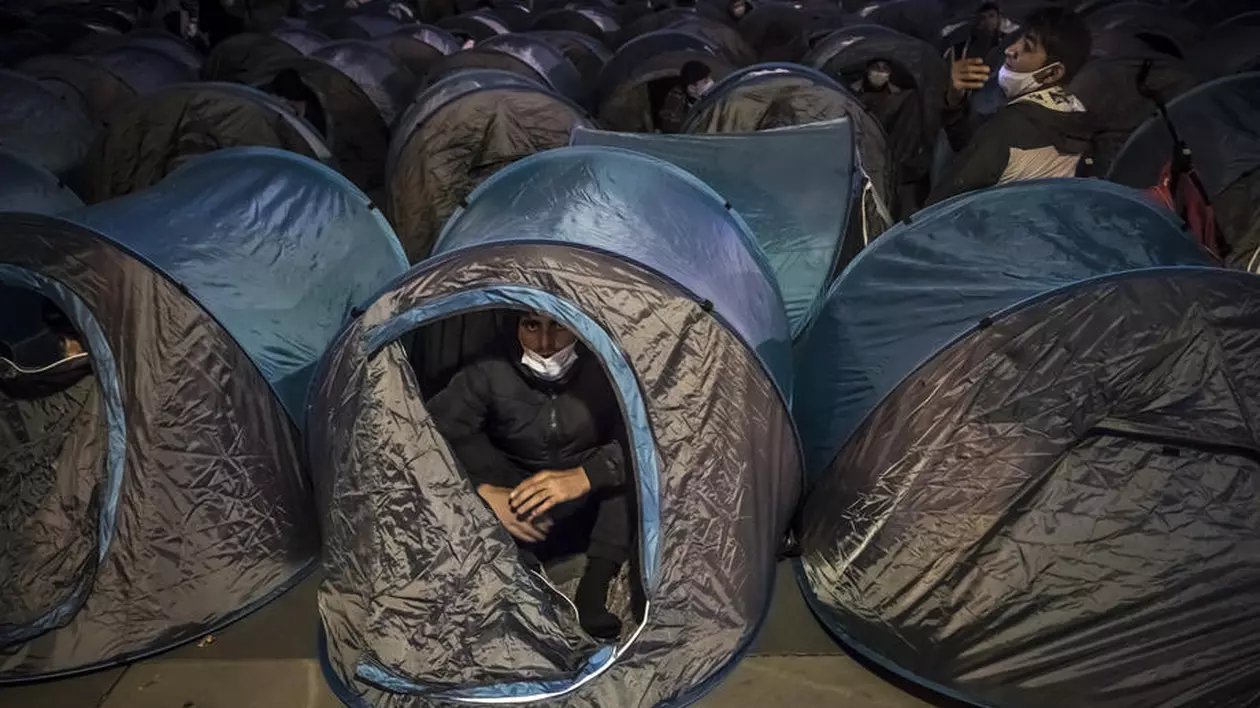 „Pentru 15.000 de euro ajungeţi în UE şi stați în cort”. Cum încearcă Lituania să descurajeze migranții