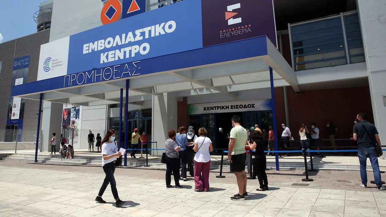 Noi restricții în Grecia, de vineri. Imunizarea devine obligatorie pentru angajații din domeniul sanitar