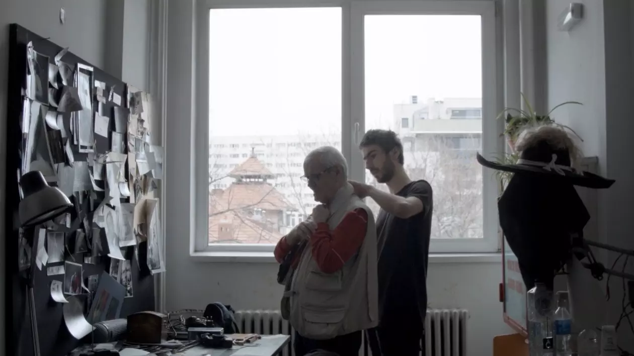 „Mă plimb cu umbra după mine”. Omagiul cinematografic al unui fost student pentru profesorul său de la UNATC, „nea Jorj” - interviu