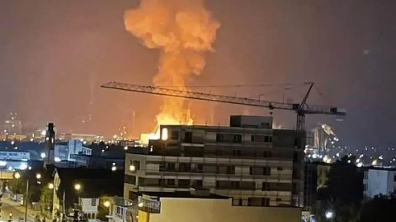 Filmul intervenției de la combinatul Azomureș.  Incendiul a fost stins în aproape două ore