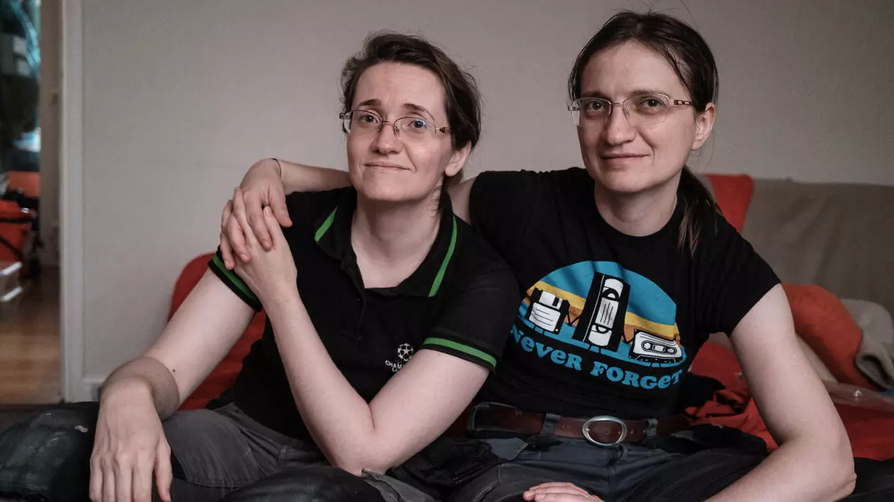 Viața în Marea Britanie a unui cuplu de românce gay: „N-avem cum să salvăm România pe care ne-o dorim noi”