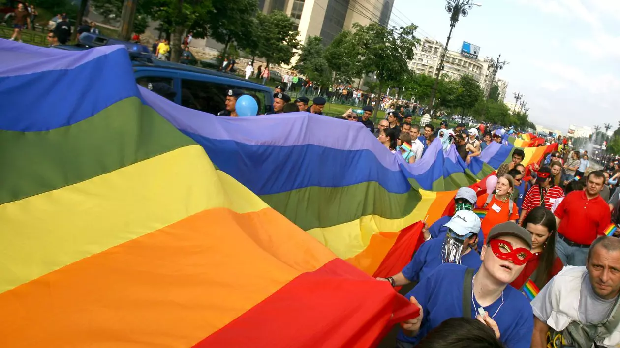 Restricții de circulație azi în București pentru Marșul Bucharest Pride, care pornește de pe Calea Victoriei
