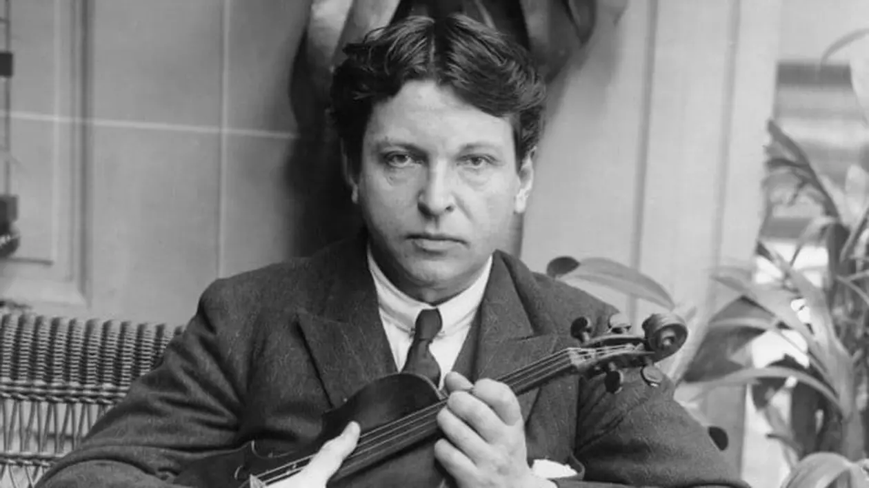Vânzarea la licitație a unui manuscris de George Enescu și a viorii primite în dar de la familia regală naște controverse. „De ce nu se află în patrimoniul național?”