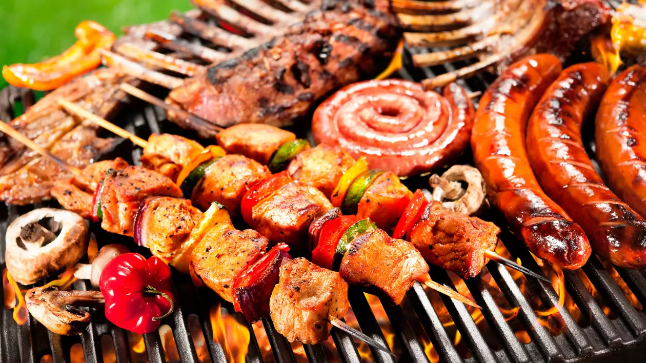 Greșeli pe care le faci la grătar. Trucuri pentru carne delicioasă