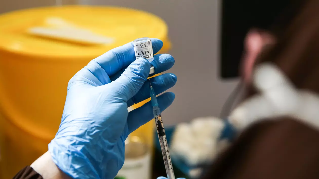 Vaccinul anti-COVID dezvoltat de Pfizer și BioNTech a primit autorizarea completă în SUA