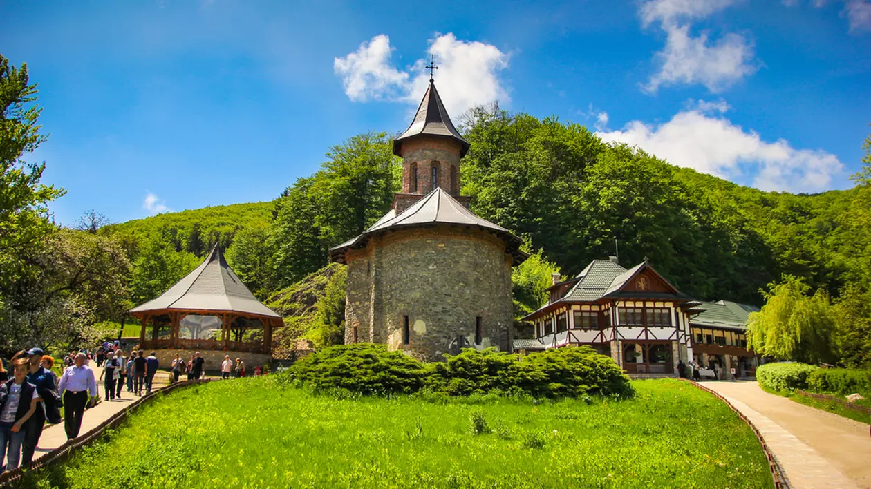 Mănăstirea Prislop - istoric, legendă și program de vizitare