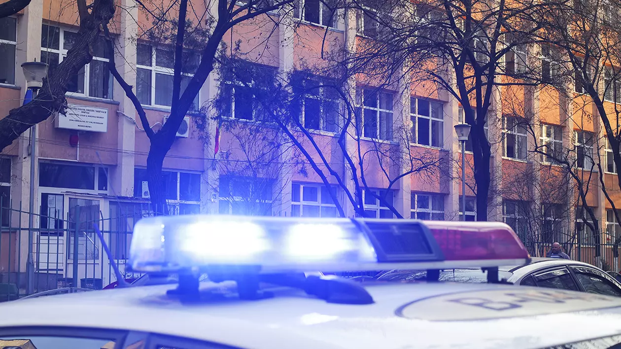 Cioban din Caraș-Severin salvat de polițiști după ce a căzut într-o râpă