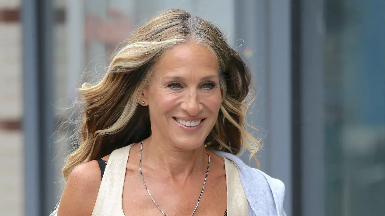 Sarah Jessica Parker, în costum de baie la 56 de ani. A apărut la plajă cu soțul și fiicele lor