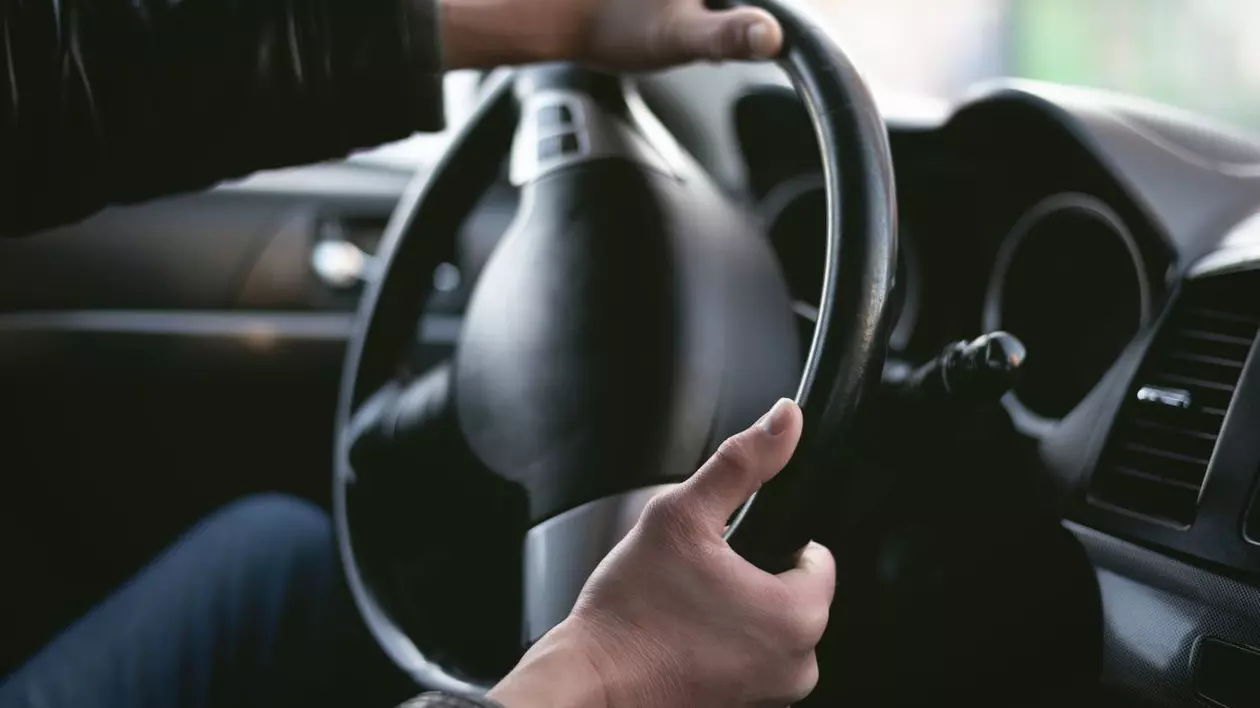 Noul Cod Rutier va sancționa șoferii care fac derapaje controlate sau care demarează agresiv pe drumurile publice. Ce amenzi vor da polițiștii