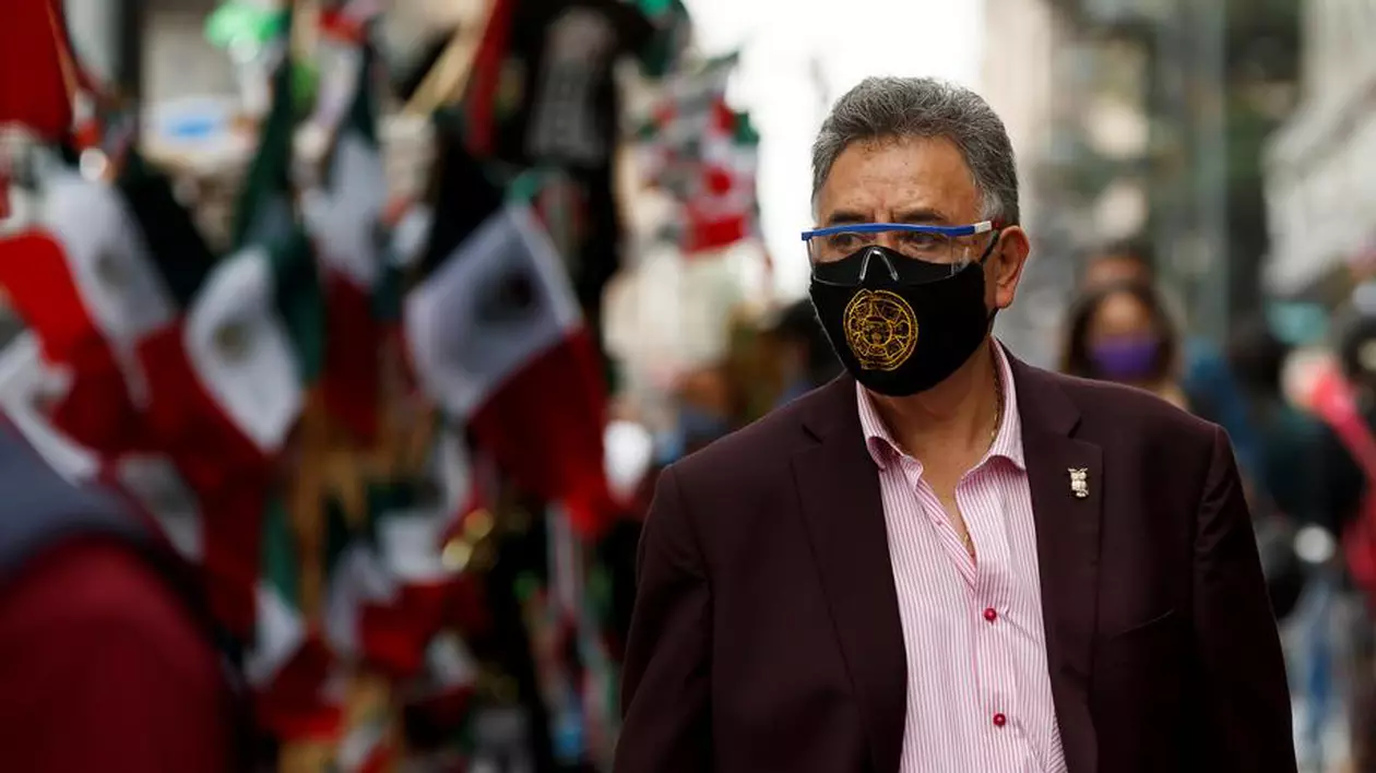 O mască de protecție care neutralizează SARS-CoV-2, creată în Mexic