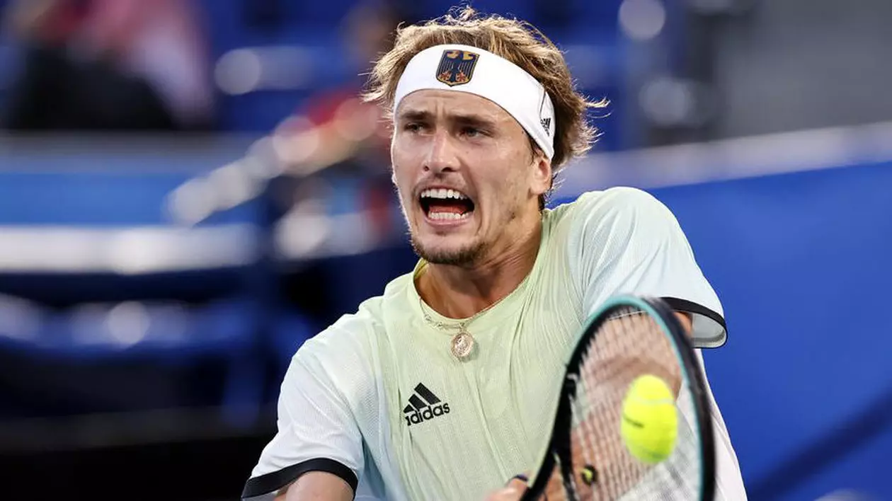 Zverev, nervos după ce Tsitsipas a plecat la toaletă, unde a stat opt minute, în timpul semifinalei de la Cincinnati: „Intră cineva cu el acolo?”