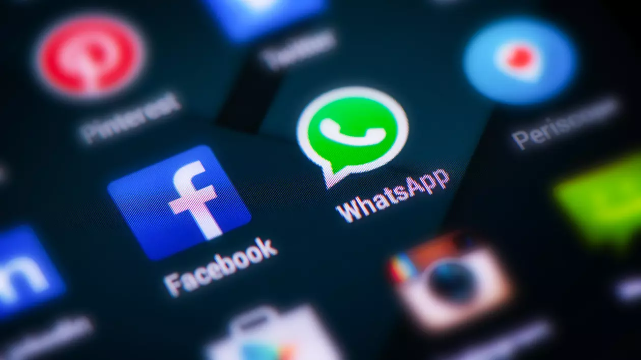 Cum dai share location din WhatsApp și Facebook Messenger